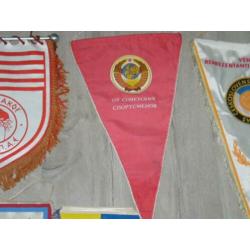 8 stuks vintage voetbalvanen oa eurovoetbal olympiakos e.a