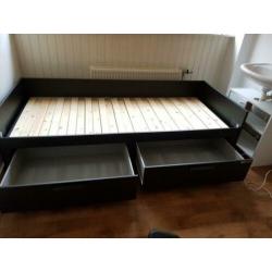 Eenpersoonsbed uitschuifbaar, zwart