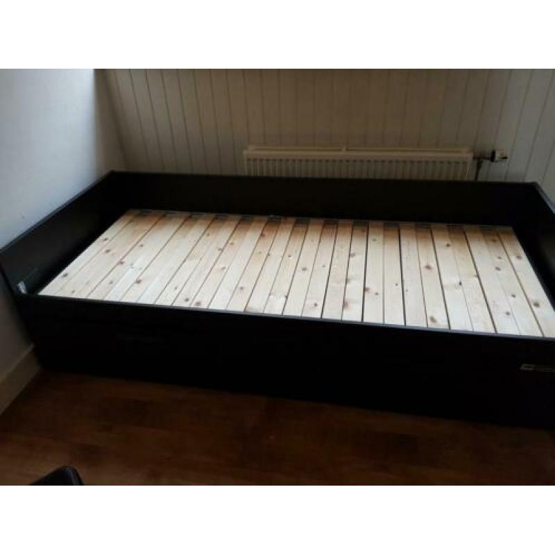 Eenpersoonsbed uitschuifbaar, zwart