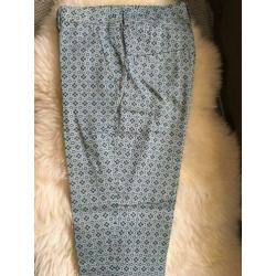 Leuke SKINNY, met mooi motiefje van HM mt 38 NIEUWSTAAT