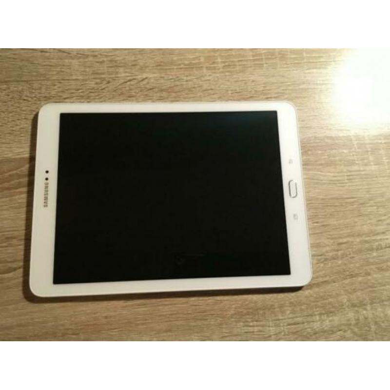 Witte samsung galaxy tab s2, 32 gb, met hoes, doos en lader