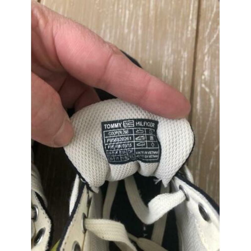 Nieuw! Tommy Hilfiger gympen/schoenen maat 29