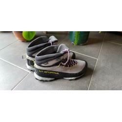 Dames bergschoen/wandelschoen 41/42 ongedragen (nieuw €199)