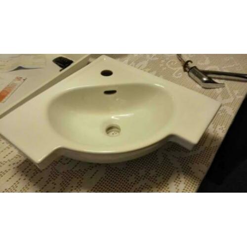 Renova hoek wasbak 40 cm porselein Nieuw!!!