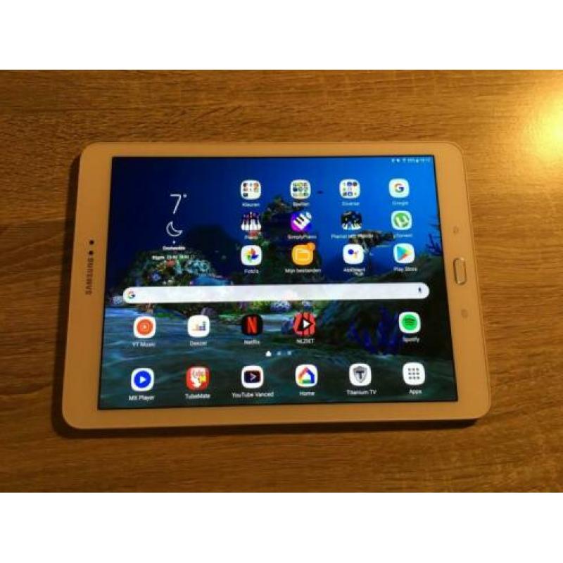 Witte samsung galaxy tab s2, 32 gb, met hoes, doos en lader
