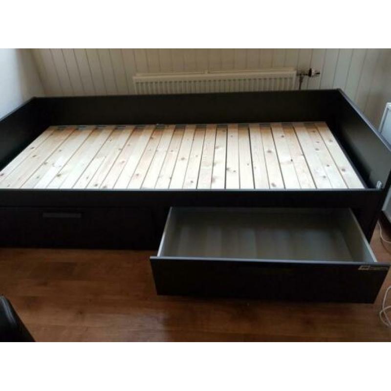 Eenpersoonsbed uitschuifbaar, zwart