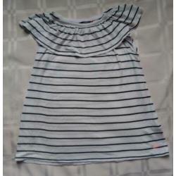 Lekker zomerse shirtjes en broekje. Maatje 140 /146