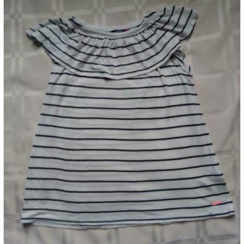 Lekker zomerse shirtjes en broekje. Maatje 140 /146