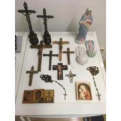 Religie. kruisjes, maria en Jezus beelden rozenkrans icoon s