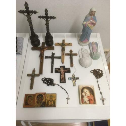 Religie. kruisjes, maria en Jezus beelden rozenkrans icoon s