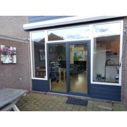 Kunststof hef/kiep schuifpui in de kleur Quartzgrau