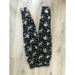 --> EIGHT’ Paris bloem pak, kleur zwart met details, maat S