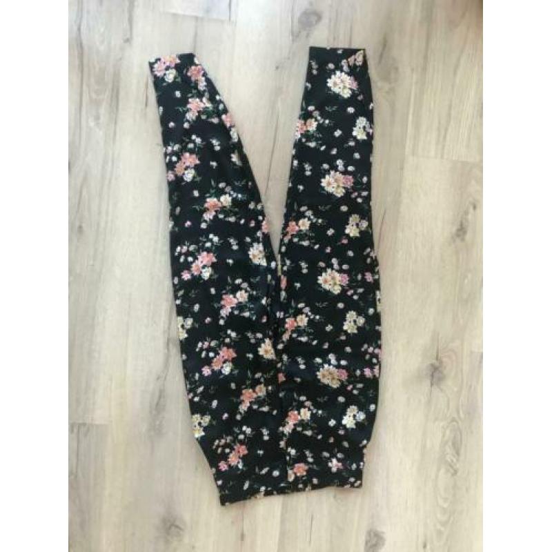 --> EIGHT’ Paris bloem pak, kleur zwart met details, maat S