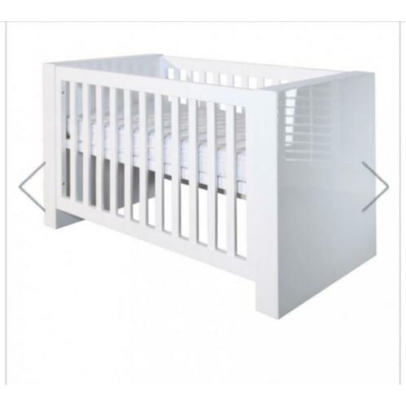 Babykamer kidsmill Alaska hoogglans wit zeer goede staat!