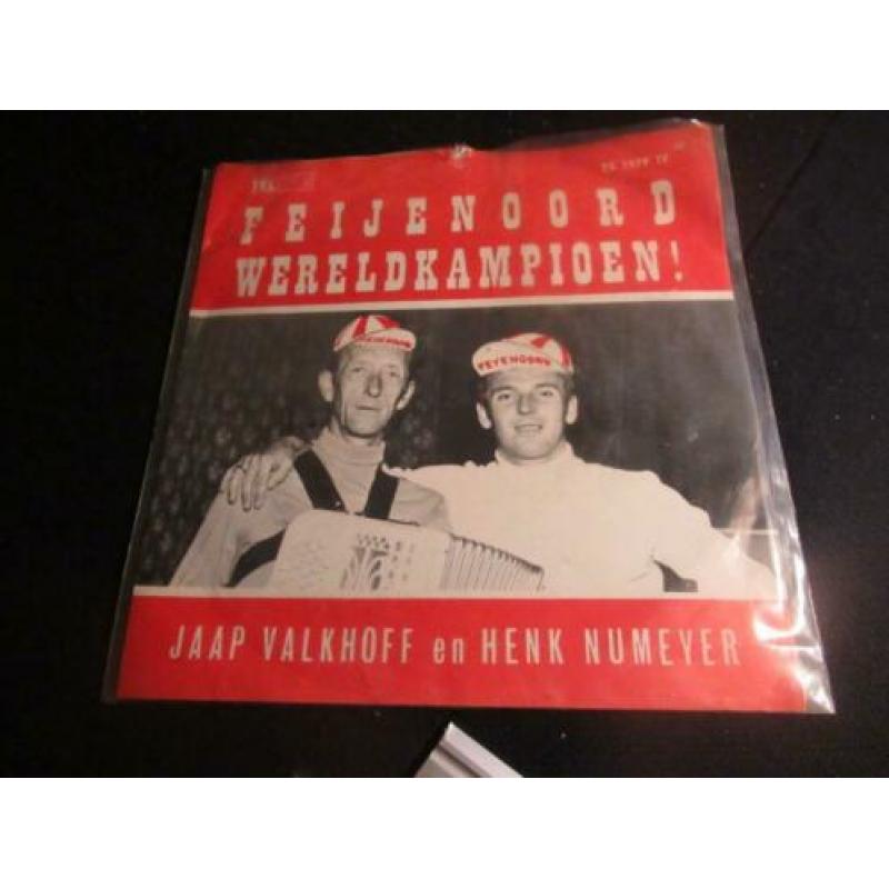 Feyenoord Muzieksingles en Radioverslag