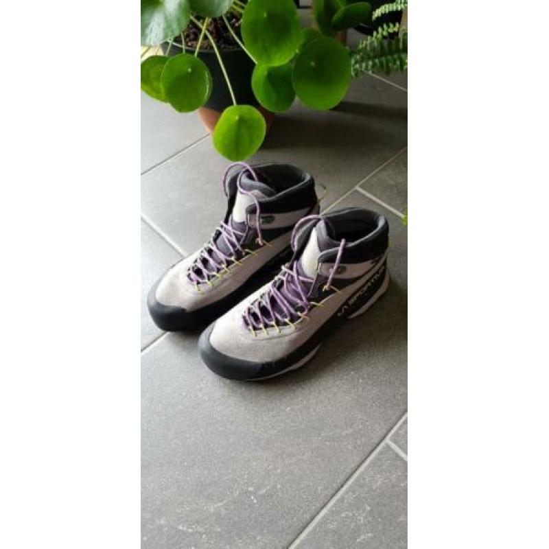 Dames bergschoen/wandelschoen 41/42 ongedragen (nieuw €199)