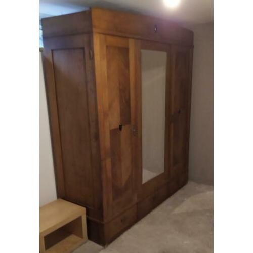 Grote Art Deco kledingkast, evt met bijpassende meubels!