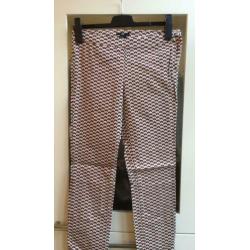 Leuke SKINNY, met mooi motiefje van HM mt 38 NIEUWSTAAT