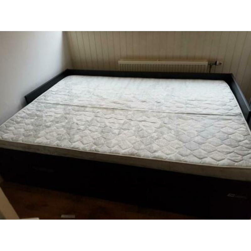 Eenpersoonsbed uitschuifbaar, zwart
