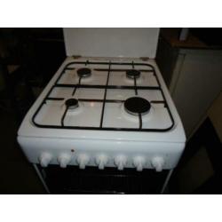 100%goed werknd smal model Indesit gasfornuis met grill oven