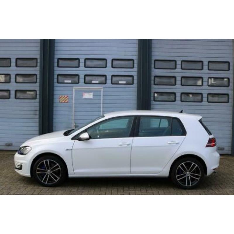 Volkswagen Golf 1.4 TSI GTE Navi Led DAB+ Parlemoer wit Lmv