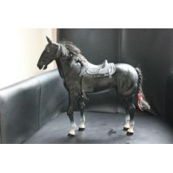 2 Stuks speelgoedpaarden; hoogte tot bovenkant hoofd: 27 cm.