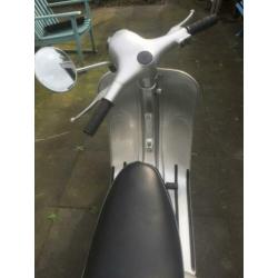 Vespa 50R 1976 als nieuw