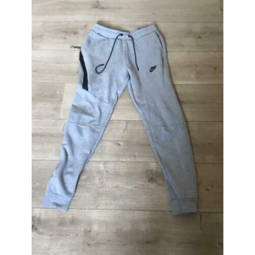 Nike tech fleece grijs
