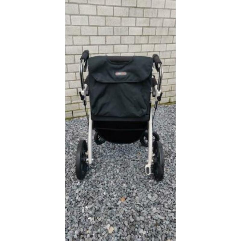 Rollz Motion - Rollator én rolstoel in één met tas