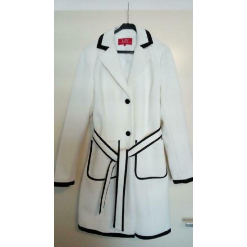 Trendy retro trenchcoat maat xl / 42 wit met zwarte bies