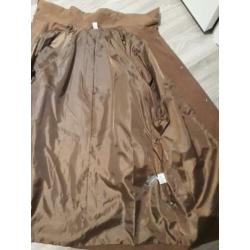 NIEUWSTAAT!!Prachtige suede tussen jas/mt.46