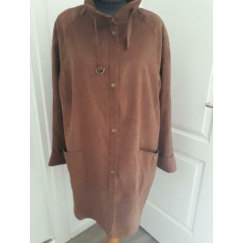 NIEUWSTAAT!!Prachtige suede tussen jas/mt.46