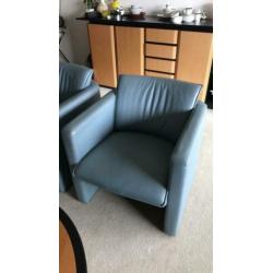 Petrol kleurige leren fauteuils leolux