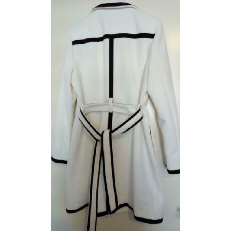 Trendy retro trenchcoat maat xl / 42 wit met zwarte bies