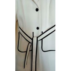 Trendy retro trenchcoat maat xl / 42 wit met zwarte bies