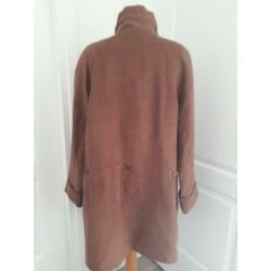 NIEUWSTAAT!!Prachtige suede tussen jas/mt.46