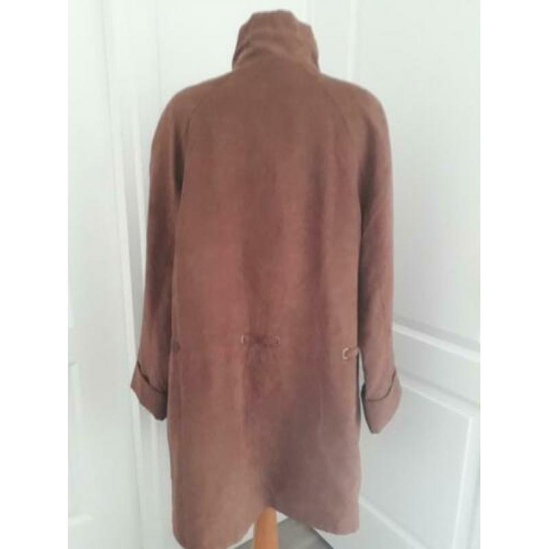 NIEUWSTAAT!!Prachtige suede tussen jas/mt.46
