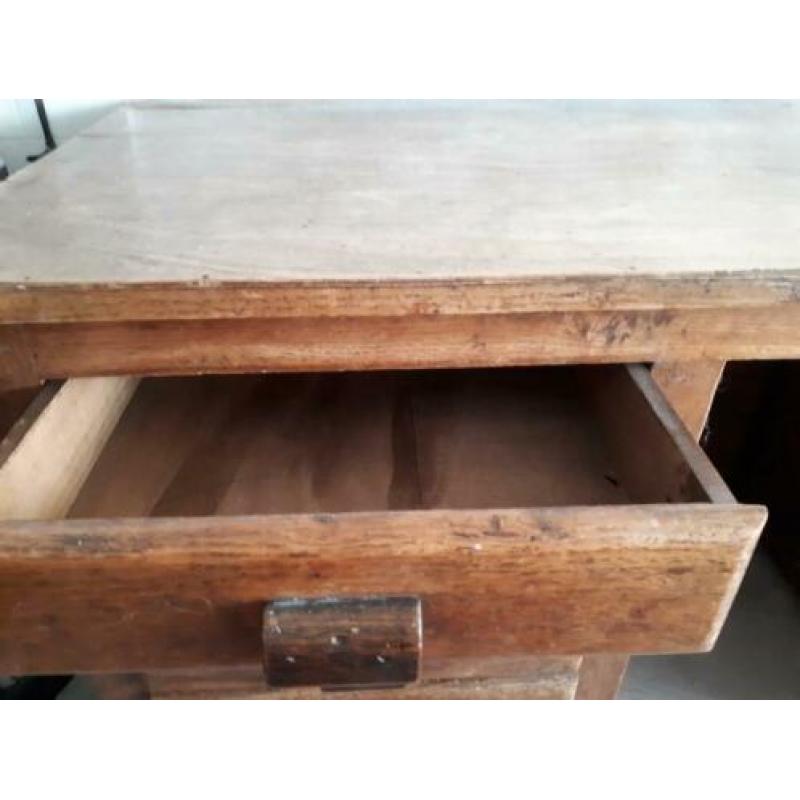 Antiek bureau met 10 lades