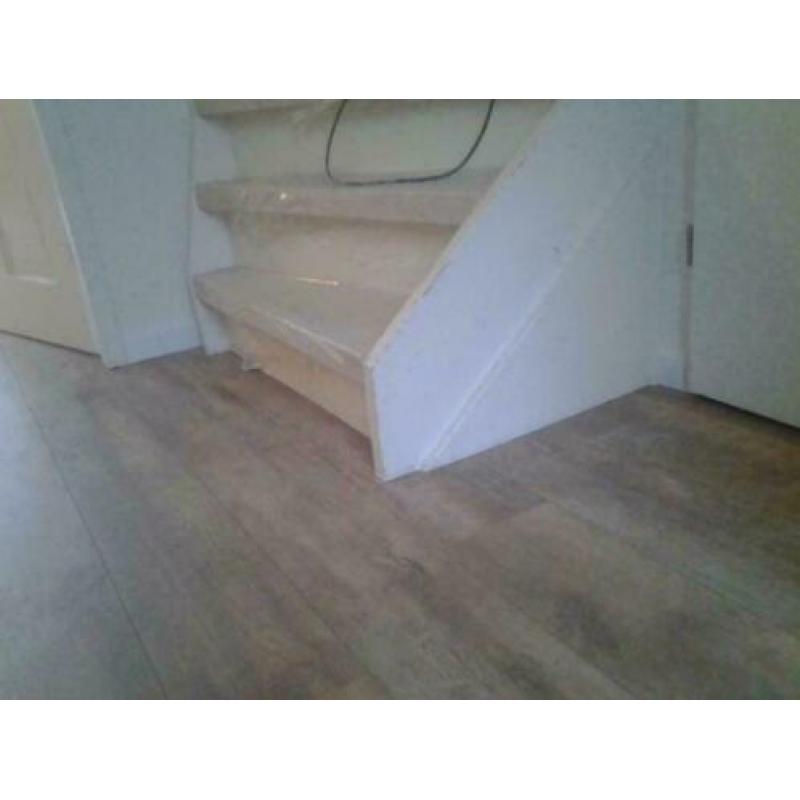 vloeren laminaatlegger pvc laminaat leggen legger vloer.