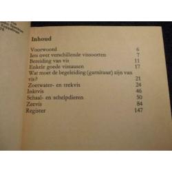 Prisma Kookboek: Honderd Visgerechten - Lily van Pareren.