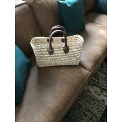 Mooie rieten tas met ledere hengsels zgan