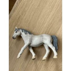 Wit Schleich paard met grijze haren