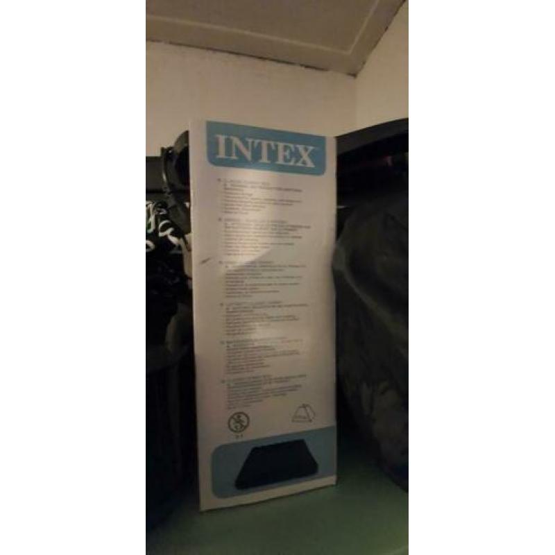 Leuk 4 personen tent met nieuw lucht bed en evt koelbox
