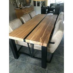 Eettafel / Eiken / Staal