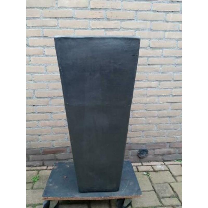 Stenen bloempot plantenbak