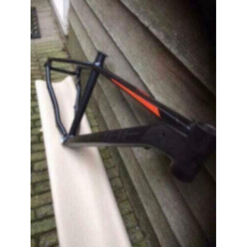 Cube Attention 650B/27,5 Inch ATB Frame, Zwart/Rood, Nieuw