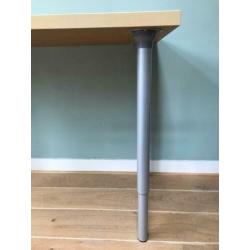 Ikea Tafel met verstelbare poten