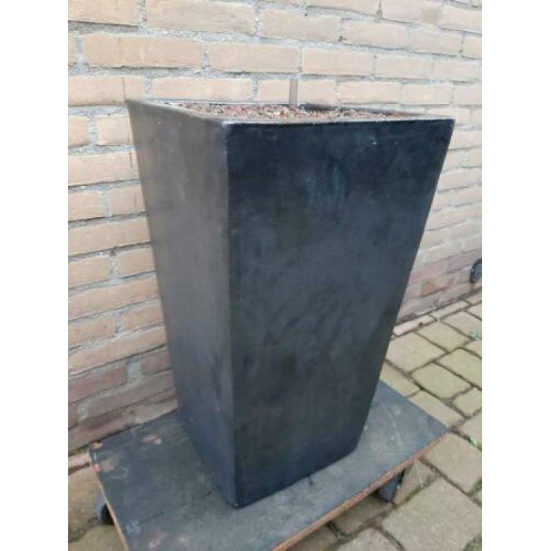 Stenen bloempot plantenbak