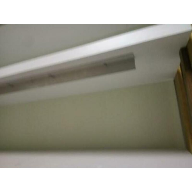 stelling kast op wieltjes