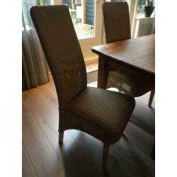 Mooie grenen tafel met 6 eetkamer stoelen